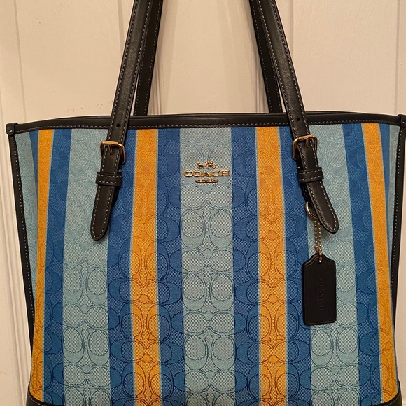 Coach Tote - Picture 2 of 6